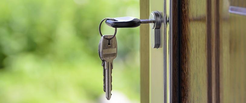 Smart Door Lock vs. Traditional: Which Is the Best Choice for Your Home?