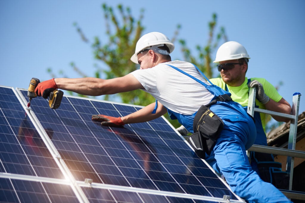 Solar Power on the Rise: Global Solar Panel Statistics, Facts, and Trends  of 2024